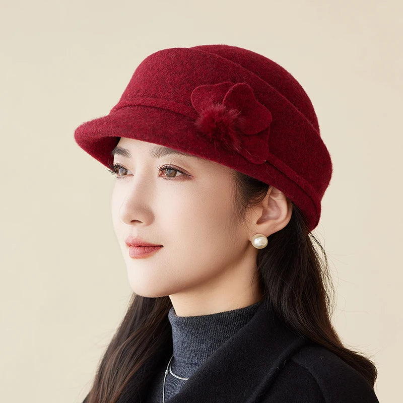 Chapéu Pillbox Vintage com Flor – Estilo Equestre Elegante