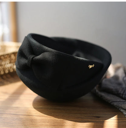 British Top Beret with Bow – Classic Elegance
