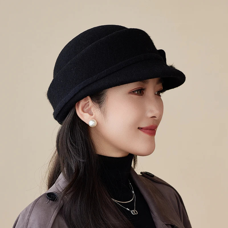 Chapéu Pillbox Vintage com Flor – Estilo Equestre Elegante