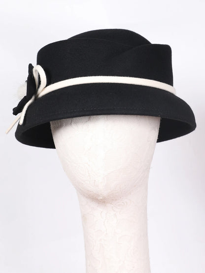Chapéu Bowler com Flor e Laço – Elegância Formal