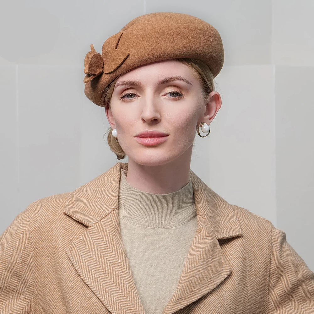 Fascinator Beret with Flower – Formal Elegance