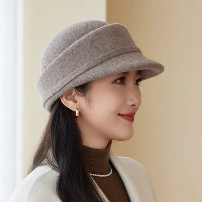 Chapéu Pillbox Vintage com Flor – Estilo Equestre Elegante