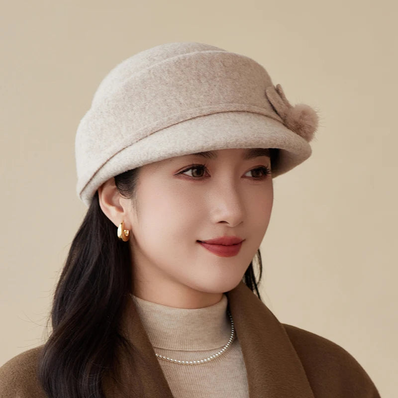 Chapéu Pillbox Vintage com Flor – Estilo Equestre Elegante