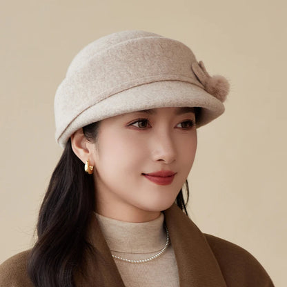 Chapéu Pillbox Vintage com Flor – Estilo Equestre Elegante
