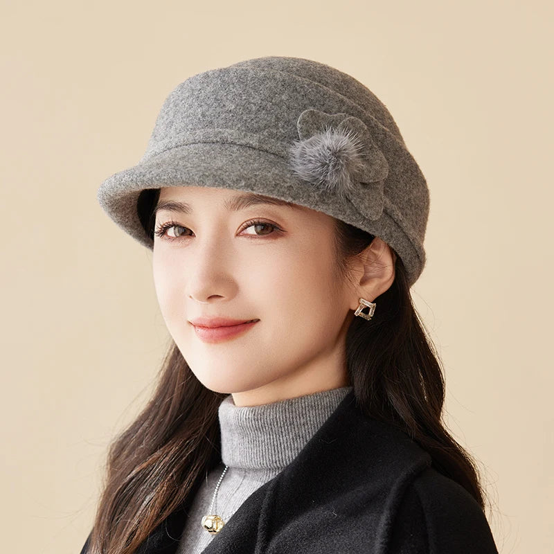 Chapéu Pillbox Vintage com Flor – Estilo Equestre Elegante